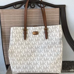 A Beautiful Michael Kors Jet Set Travel Bag